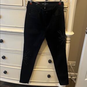 White/Black Elegant Black Skinny Jeans with Starburst Detail